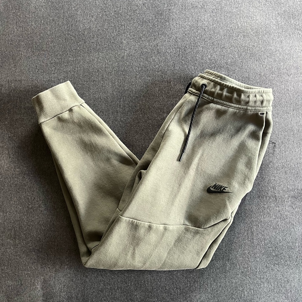 Small Green Nike Tech Fleece sweatpants